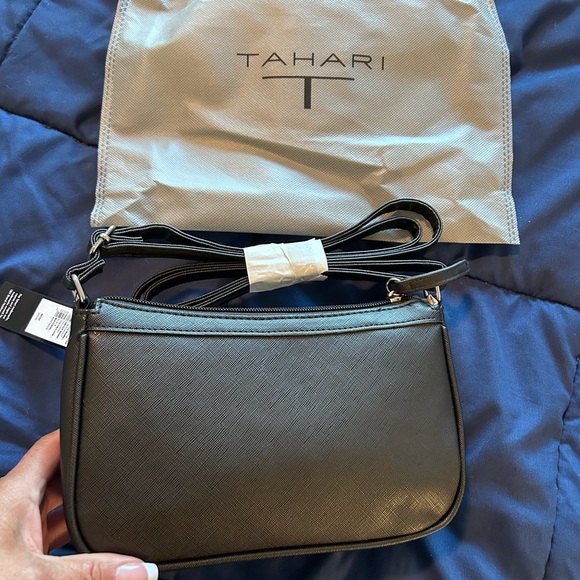 🟢 TAHARI • Black Cross Over Bag • Small - Picture 2 of 11